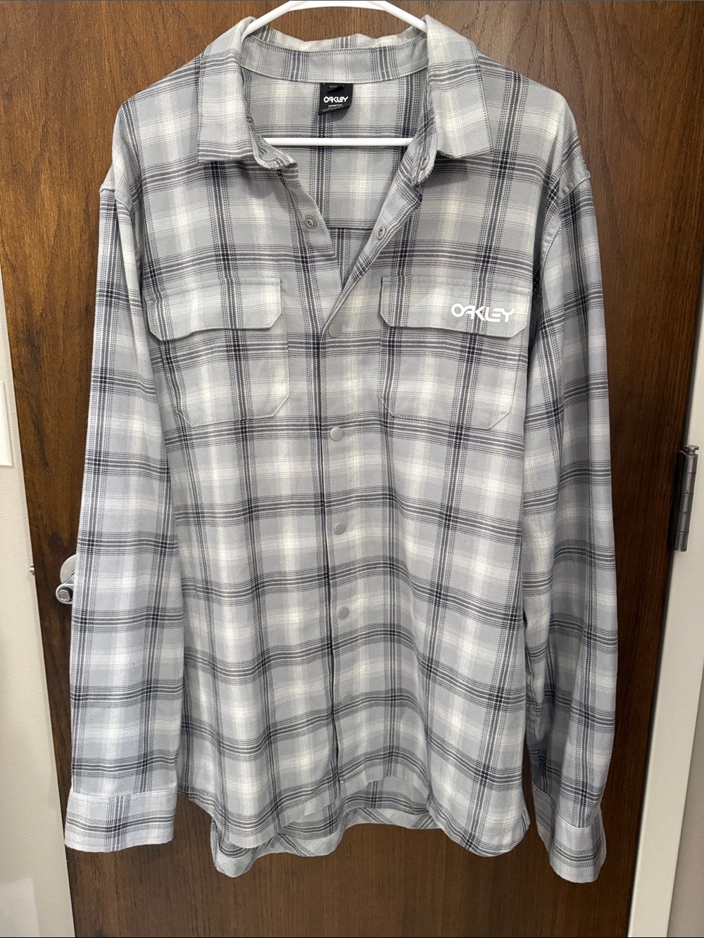 Oakley Men's Gray Plaid Long-Sleeve Button-Down Shirt